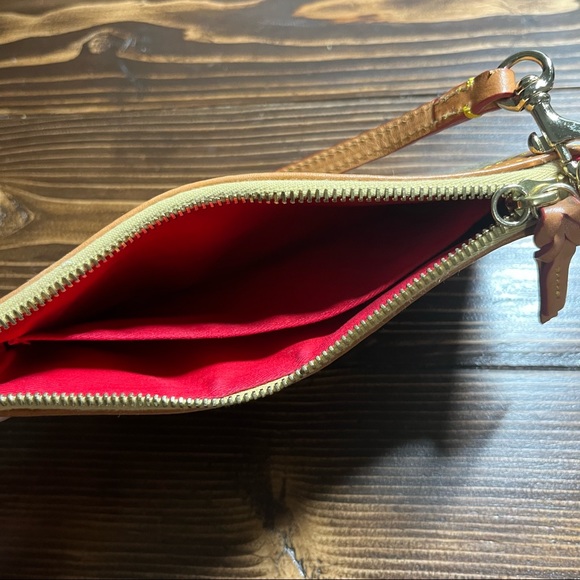 Dooney & Bourke wristlet - Picture 6 of 7